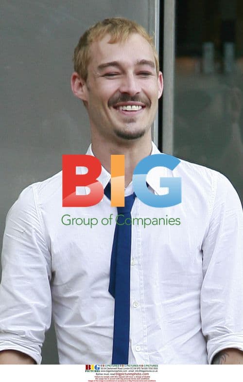 Daniel Johns and Paul Mac Smoking