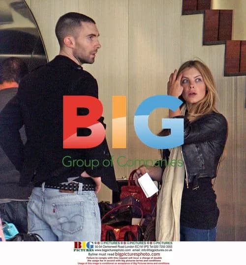 Adam Levine and Rebecca Ginos Christmas Shopping