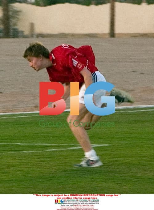 Tony Blair and son play football in Sharm El Sheikh