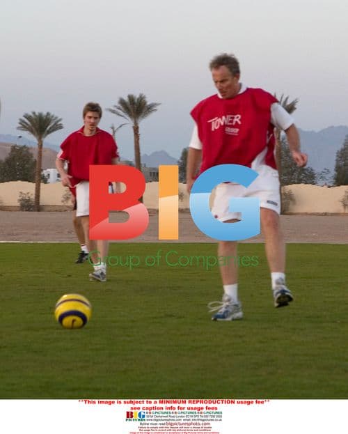 Tony Blair and son play football in Sharm El Sheikh