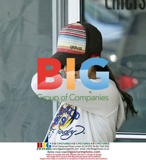 Pregnant Jessica Alba Hides Face After Gym Workout