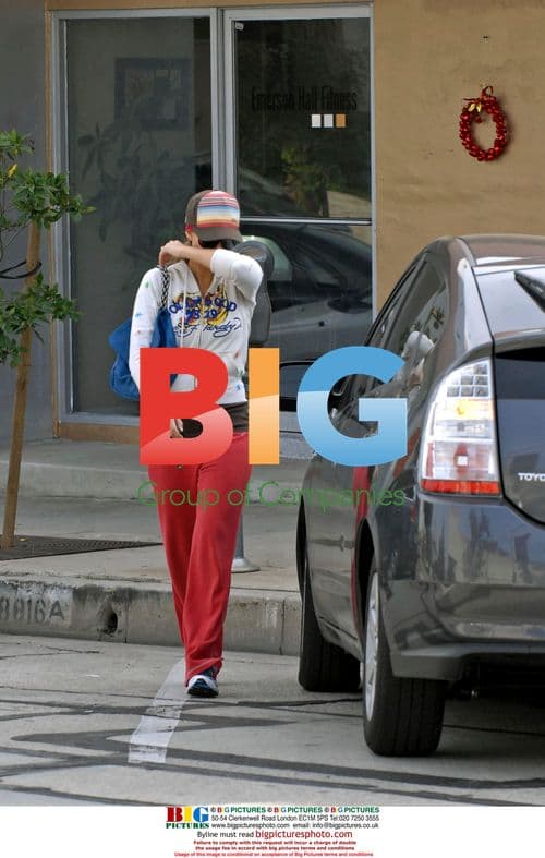 Pregnant Jessica Alba Leaves Gym