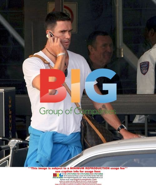 Newlyweds Pietersen and Taylor at LAX