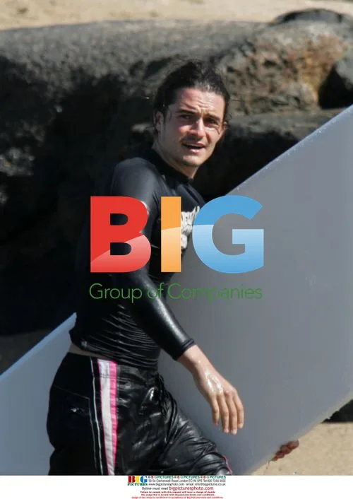 Orlando Bloom Surfs in Hawaii