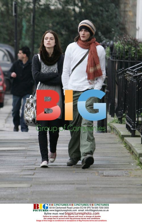 Keira Knightley shopping with boyfriend