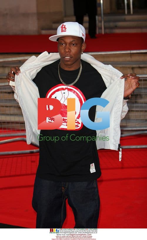 Dizzy Rascal arrives at 2006 BRIT Awards