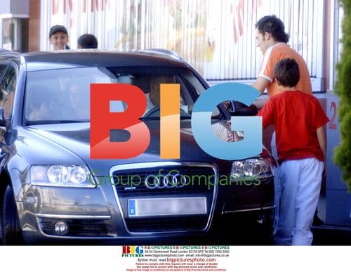 Zidane Enjoys Family Outing in Madrid