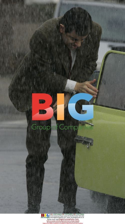 Rowan Atkinson on set of Bean II