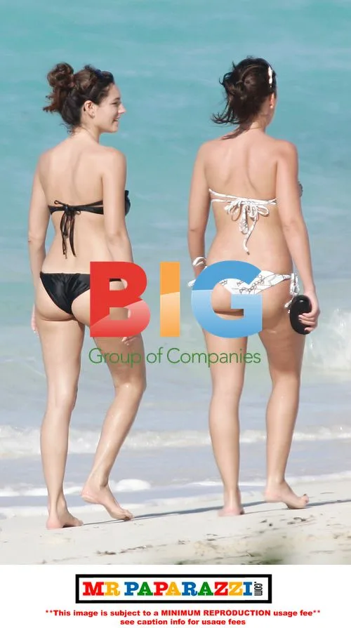 Kelly Brook Spotted Chilling in Caribbean