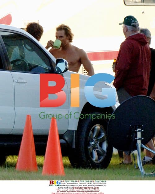 Matthew McConaughey on set of Fool's Gold