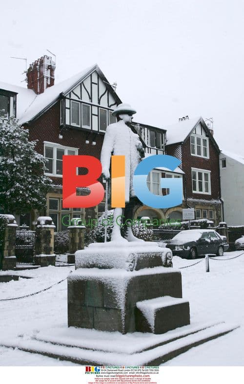 Heavy snow in Cardiff, UK