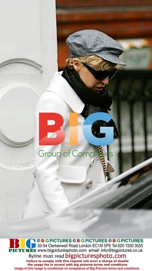 Kylie Minogue Hurries to Car in Snowy London