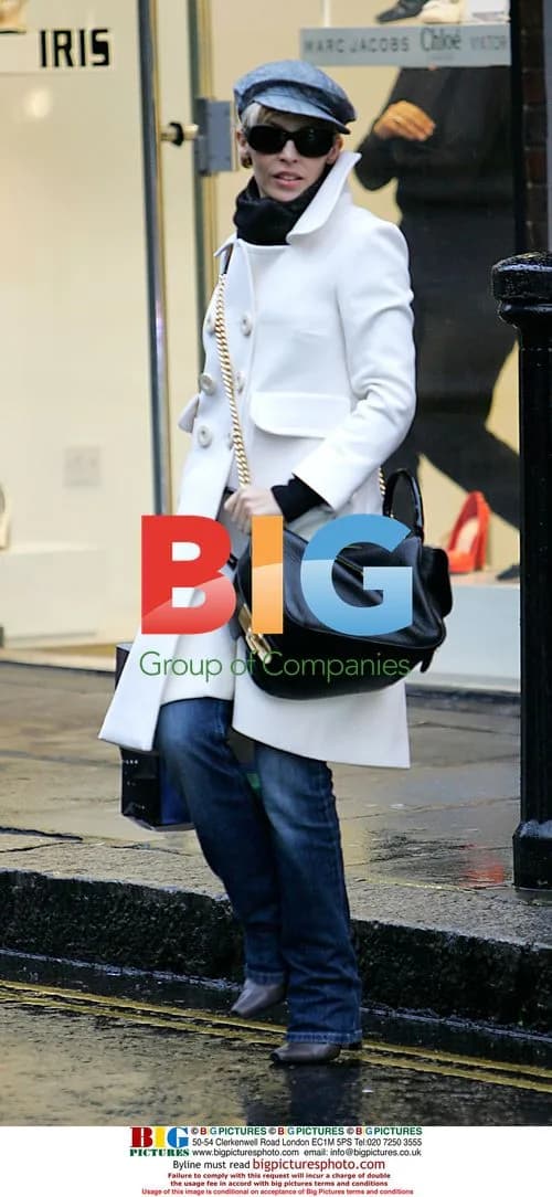 Kylie Minogue dashes to car in London snow