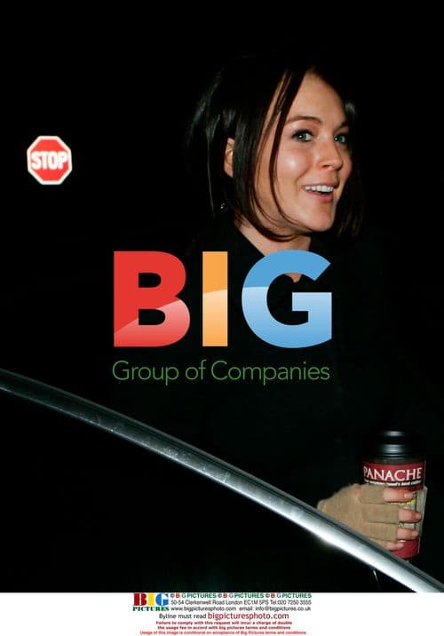 Lindsay Lohan Steps Out for Coffee After Work