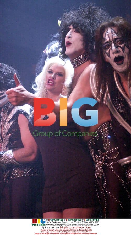 Anna Nicole Smith with KISS band at Lane Bryant show