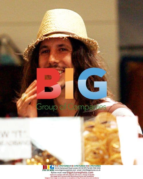 Mischa Barton's boyfriend on shopping trip