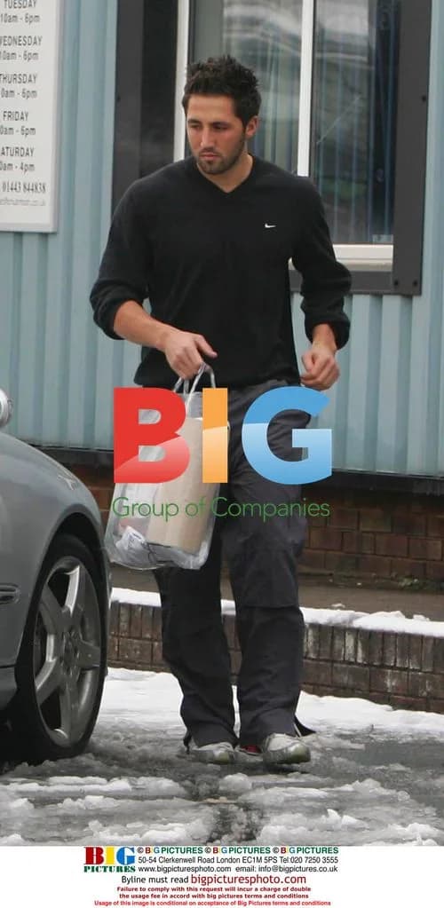 Charlotte Church's Boyfriend Gavin Henson Shops for Vitamins