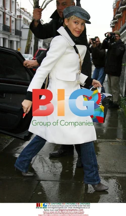 Kylie Minogue Dashing Through the Snow