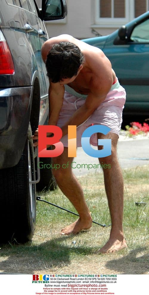 Jade Goody's boyfriend changes flat tire on her BMW