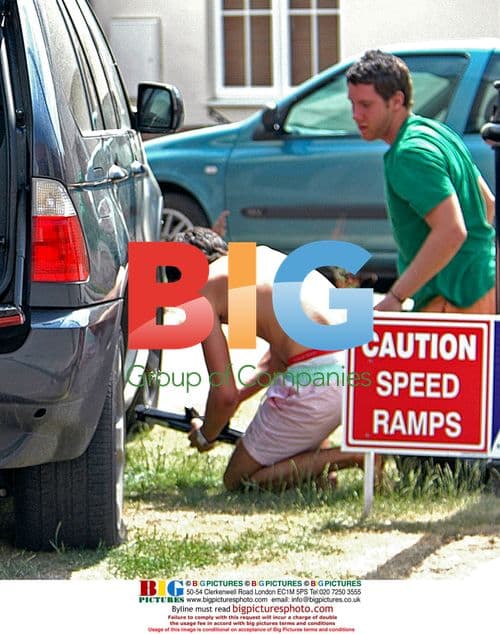 Jade Goody's Boyfriend Changes Tire