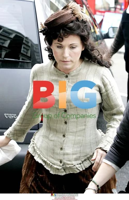 Jessie Wallace as Marie Lloyd on set
