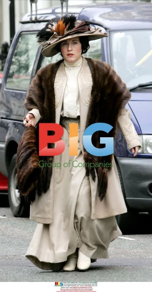 Jessie Wallace as Marie Lloyd on TV set