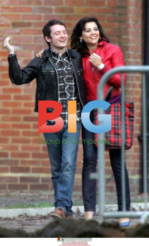 Elijah Wood and Leonor Watling on the set of The Oxford Murders