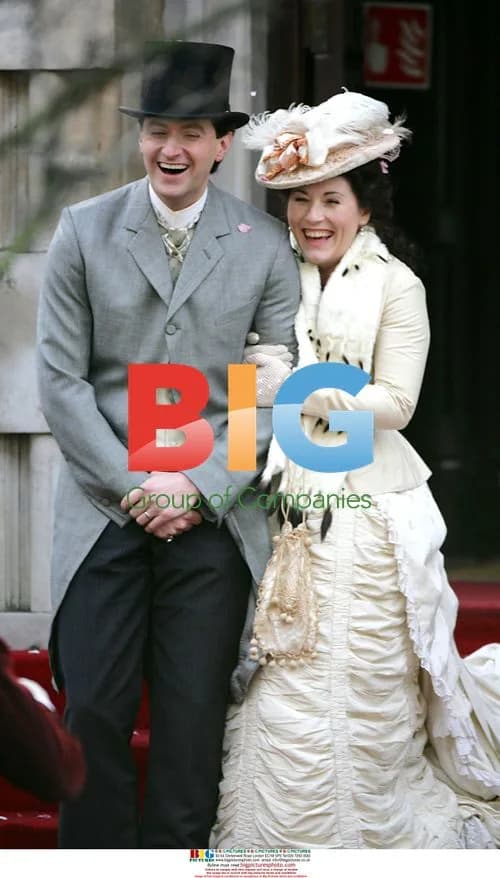Jessie Wallace as Marie Lloyd on set