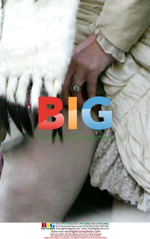 Jessie Wallace as Marie Lloyd on set