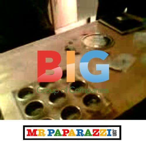 Pete Doherty Snorting Drugs at Flat