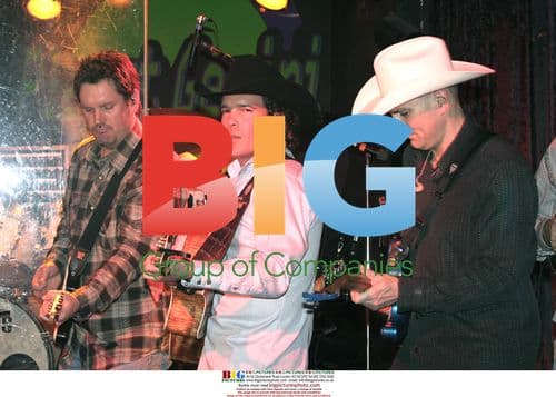 Clay Walker Performs Fundraiser Concert