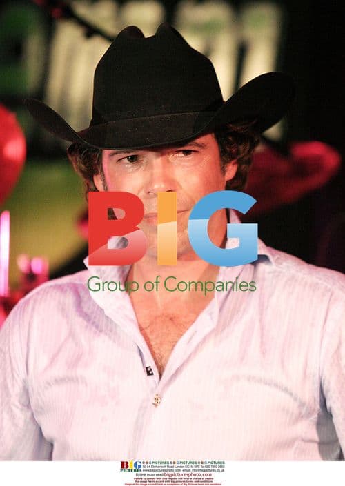 Clay Walker Performs Fundraiser Concert