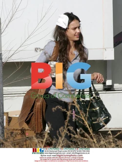 Alba Looks Tired on 'The Eye' Set