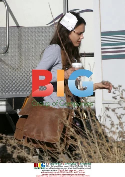 Jessica Alba Looks Tired on 'The Eye' Set