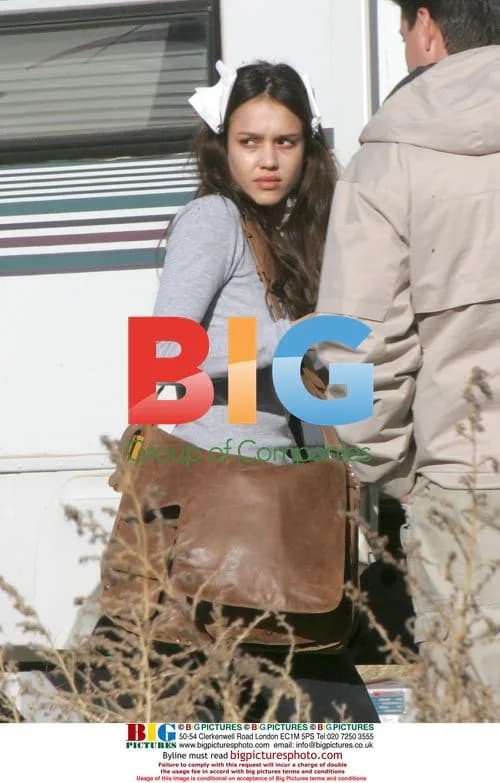 Jessica Alba Looks Tired on 'The Eye' Set