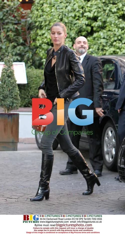 Gisele Bundchen Arriving in Milan