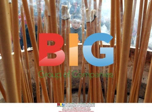 Chinese Worshipers Pray at Lunar New Year