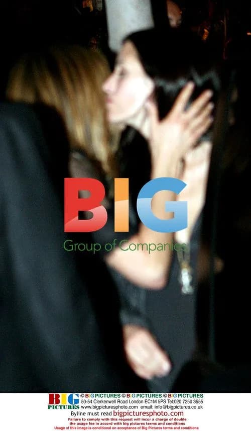 Jennifer Aniston and Courteney Cox Arquette kiss