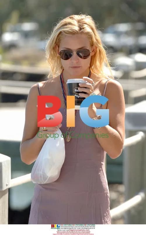 Kate Hudson Enjoys Morning Stroll With Assistant
