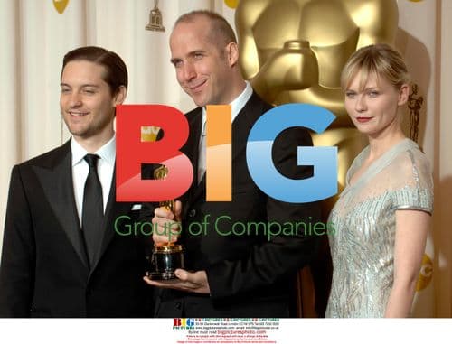 Michael Arndt Poses with Maguire and Dunst at Oscars