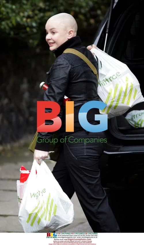 Gail Porter arrives home after shopping
