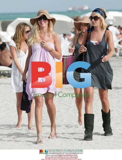 Kimberly Stewart Hangs Out With Friends on Miami Beach