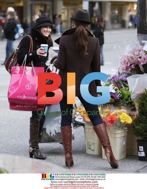Duff Sisters Stylish on Robson Street