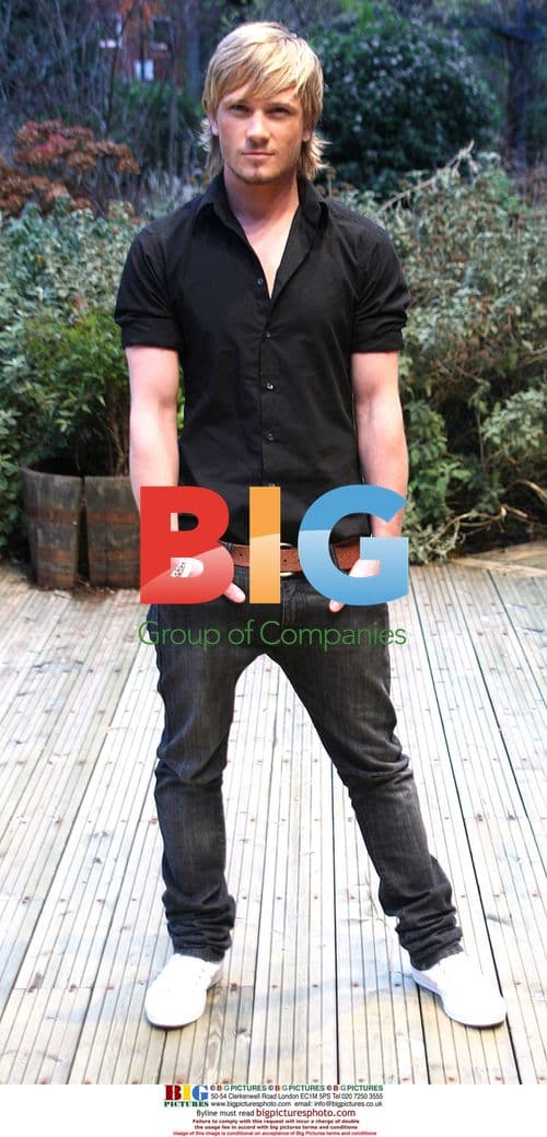 Soapstar Superstar Celebrities Pose