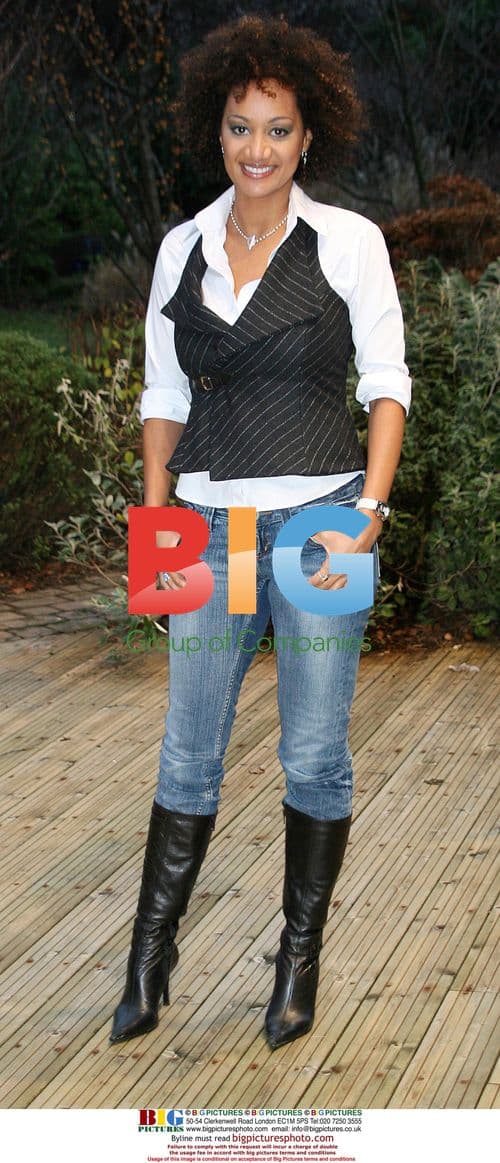 Soapstar Superstar Contestants Pose