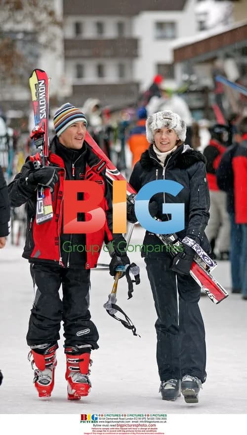 Jockey Frankie Dettori and wife Catherine skiing in Austria