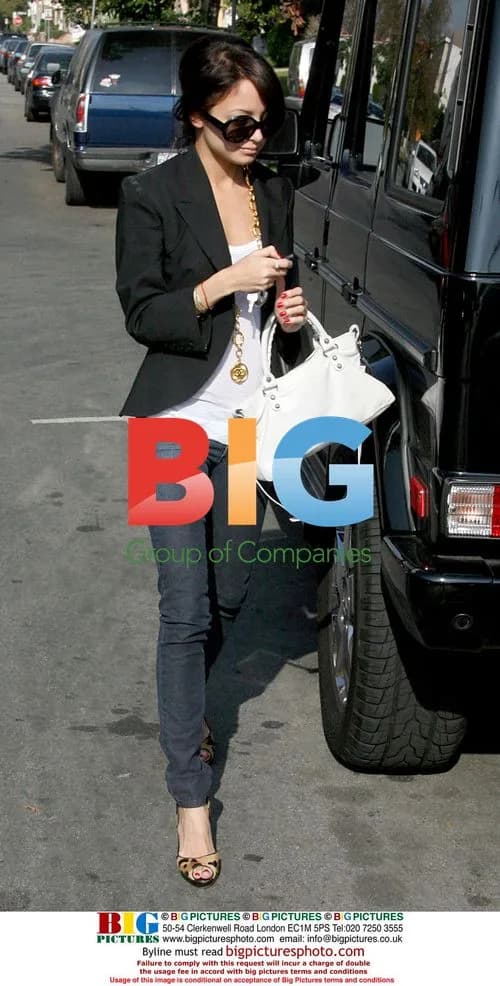 Nicole Richie Shopping in LA