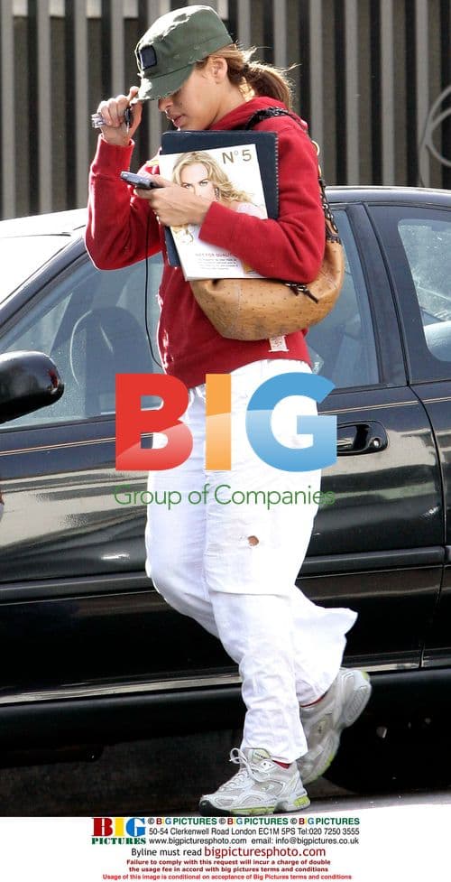 Eva Mendes with hole in trousers