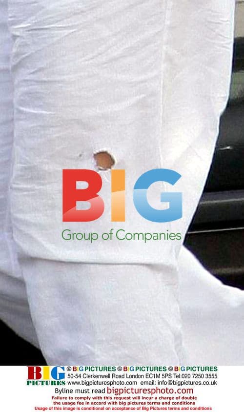 Eva Mendes with hole in trousers