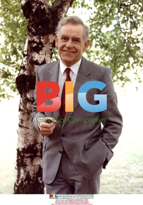 Magnus Magnusson, Former Mastermind Host, Dies at 77